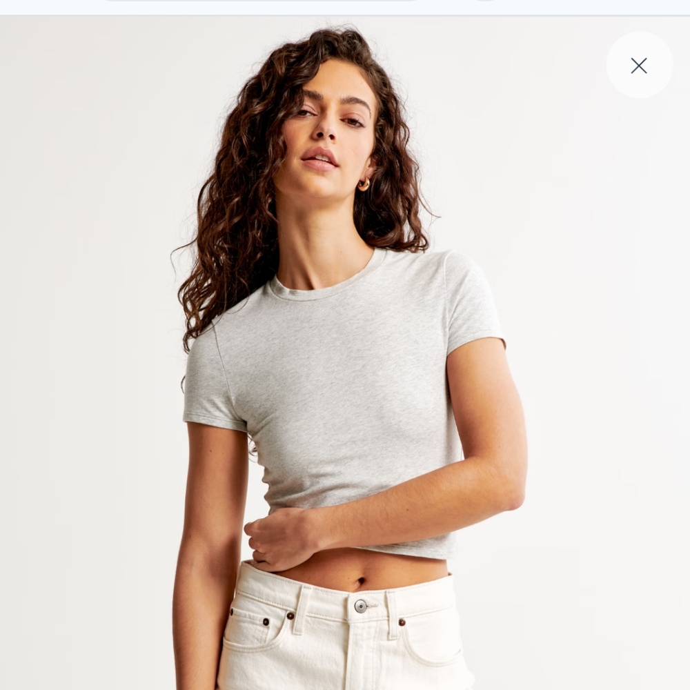 ✨ NWOT ✨Abercrombie & Fitch Essential Baby Tee